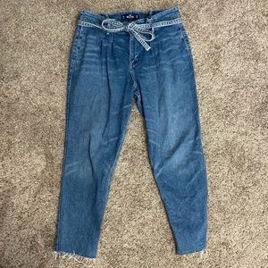 Hollister Curvy Ultra High-Rise Mom Jean